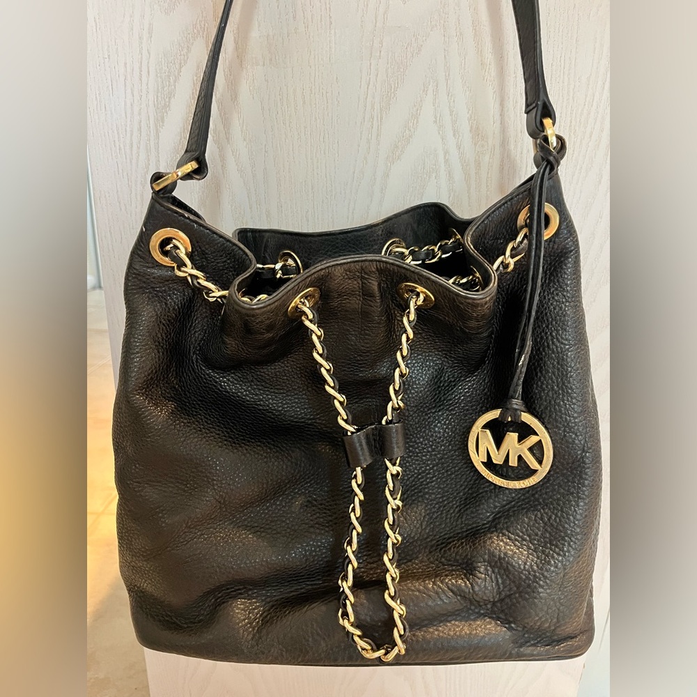Stylish Michael Kors Black Leather Shoulder Bag